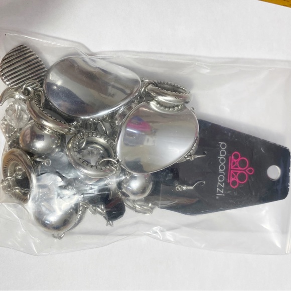 PAPARAZZI NWT mixed media medium length necklace w/ bonus earrings black. - Picture 5 of 5